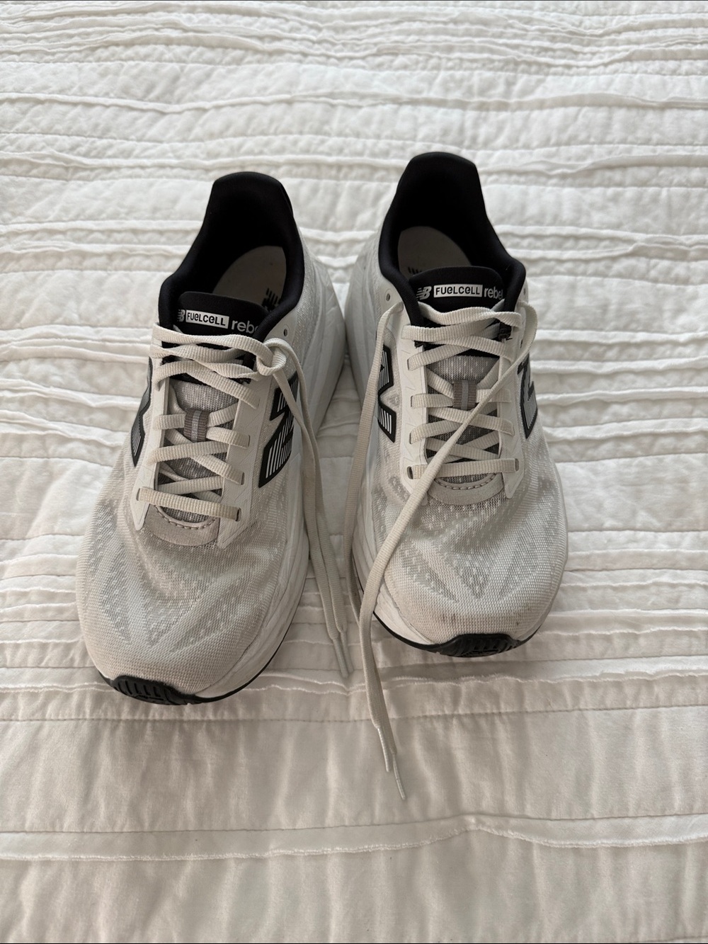 New Balance White and Black FuelCell Men's Running Shoes (B1)